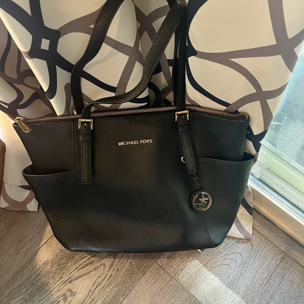 Michael kors black medium tote
